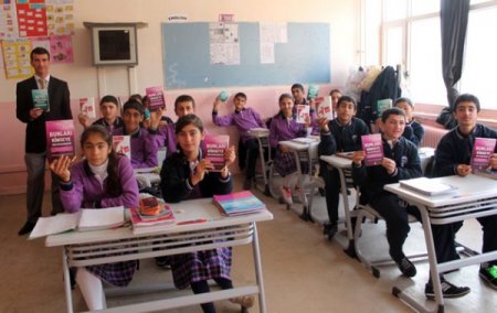 Köy öğrencilerine kitap dağıtıldı