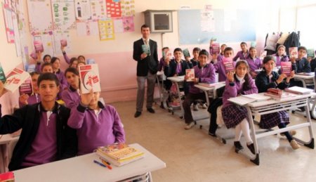 Köy öğrencilerine kitap dağıtıldı