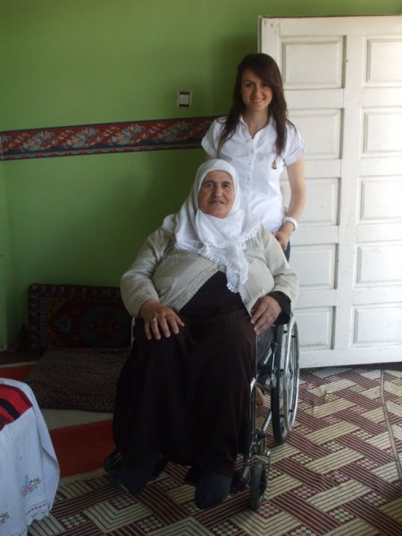 Köy Öğretmeni Öncü Oldu, Toplanan Mavi Kapaklarla Bir Engellinin Yüzü Güldü