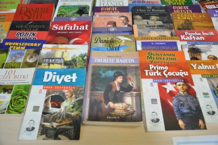 Köy okulları için kitap topluyorlar