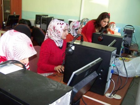 Köy okulu velilerine bilgisayar kursu