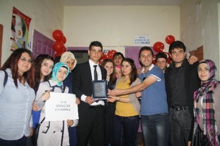 Köy okuluna kütüphane kurdular (Özel)