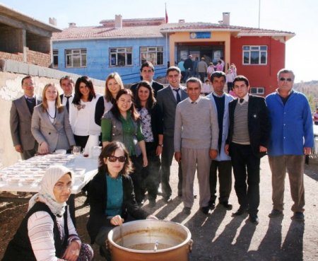 Köy okulundan vatandaşa aşure ikramı