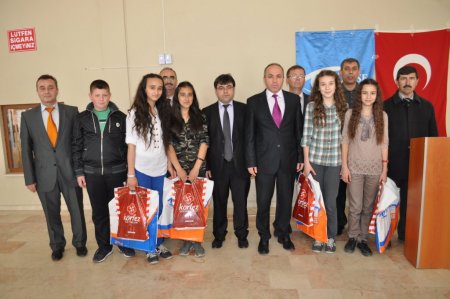 Köy okulunun öğrencileri Suriyeli kardeşleri için 2 ton yardım topladı