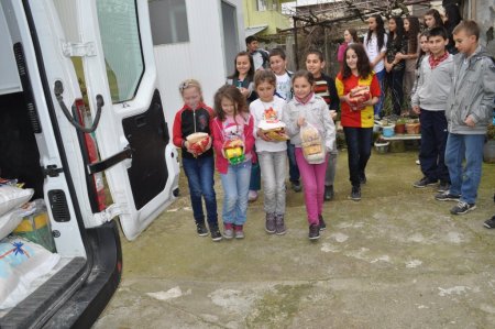 Köy okulunun öğrencileri Suriyeli kardeşleri için 2 ton yardım topladı