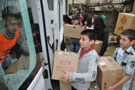 Köy okulunun öğrencileri Suriyeli kardeşleri için 2 ton yardım topladı