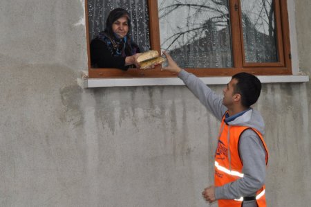 Köy okulunun öğrencileri Suriyeli kardeşleri için 2 ton yardım topladı