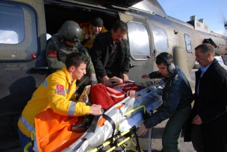 Köyde Düşük Yapan Kadın, Helikopterle Hastaneye Yetiştirildi