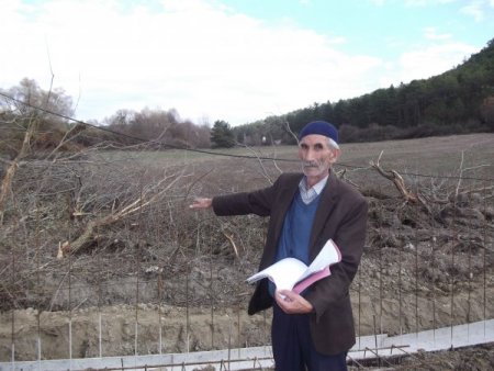 Köylerine yapılacak tavuk kümesine tepki gösteriyorlar