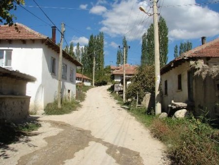 Köylerinin Tanıtımını 40 Yıldır Boş Beşik Filmiyle Yapıyor