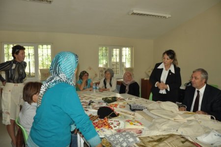 Köylü kadınlar, geçmişin motiflerini gelecekle buluşturmaya devam ediyor