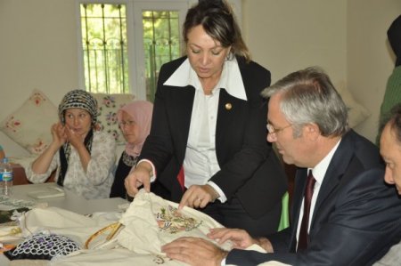 Köylü kadınlar, geçmişin motiflerini gelecekle buluşturmaya devam ediyor