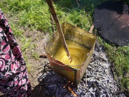 Köylü Kadınlar Zeytin Yağından Sabun Üretiyor