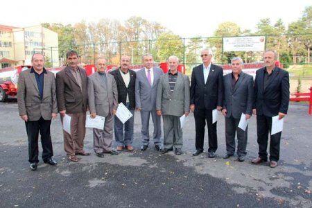 Köylü orman yangınlarını söndürmede başarılı olunca su tankı dağıtımı arttırıldı