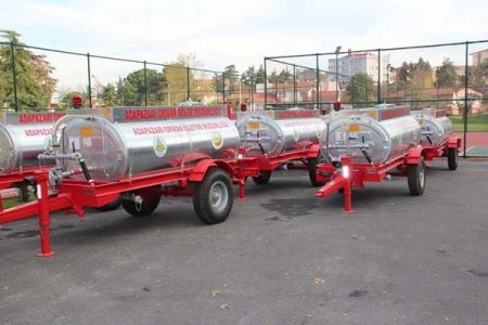 Köylü orman yangınlarını söndürmede başarılı olunca su tankı dağıtımı arttırıldı