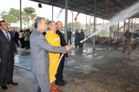 Köylü orman yangınlarını söndürmede başarılı olunca su tankı dağıtımı arttırıldı