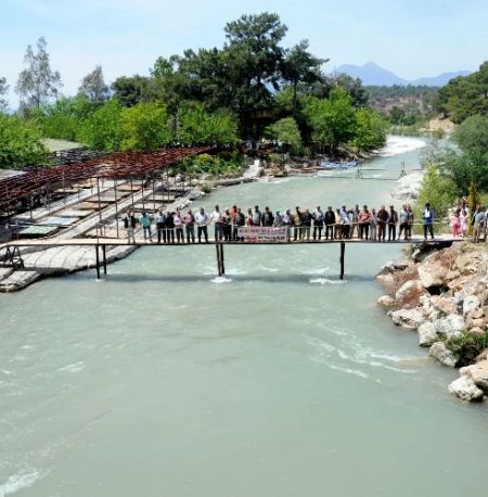Köylüler, Saklıkent'te Hidroelektrik Santrali Eylemi Yaptı