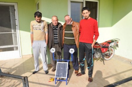 Köylüler bahçelerini güneş enerjisiyle çalışan 'domuz savarla' koruyacak