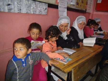 Köylüler bilgi yarışmasında kıyasıya mücadele etti