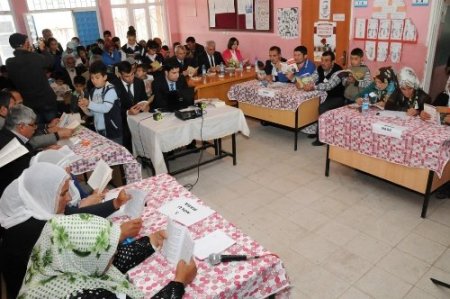 Köylüler bilgi yarışmasında kıyasıya mücadele etti