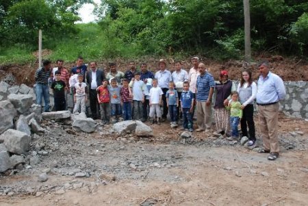 Köylüler İmece Usulü İle 300 Metrelik İstinat Duvarı Yaptı