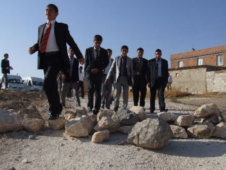 Köylüler Meslek Lisesinin Yolunu Kapattı, Öğrenciler Mağdur