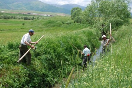 Köylüler Sulama Kanalı İçin Seferber Oldu