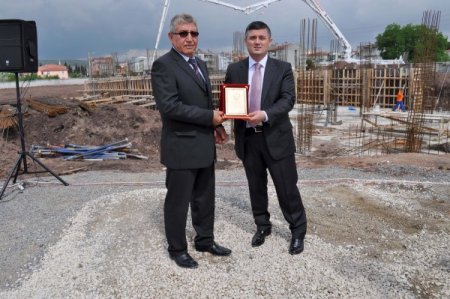 Köyünde Okul Olmadığı İçin Okuyamayan İş Adamı 540 Öğrenci İçin Okul Yaptırıyor