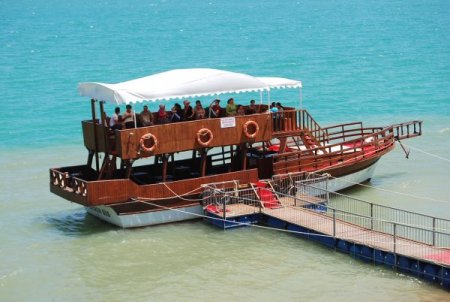 Kozan Barajı'ndaki turistik tekneye sabotaj şüphesi
