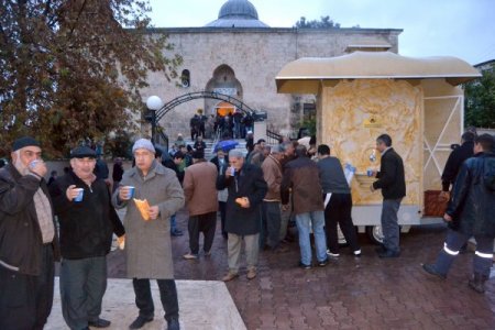 Kozan Belediyesi sebil geleneğini sürdürüyor