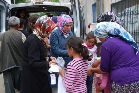 Kozan Belediyesi'nden bayram öncesi giysi yardımı