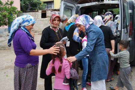 Kozan Belediyesi'nden bayram öncesi giysi yardımı