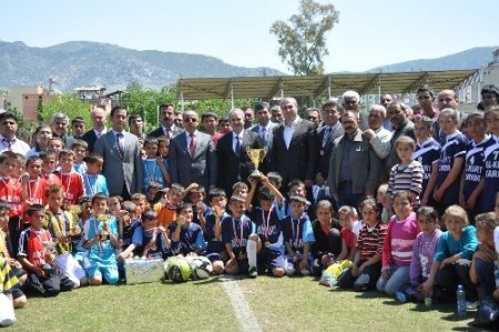 Kozan Köy Okulları Futbol Turnuvası sona erdi