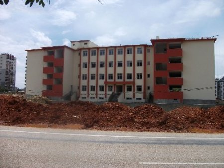 Kozan’da 6 okulun yapımı devam ediyor
