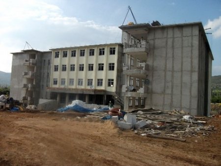 Kozan’da 6 okulun yapımı devam ediyor