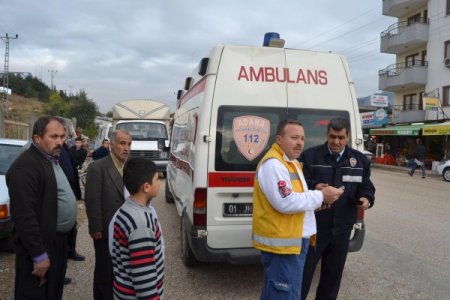Kozan'da ambulans dolmuşla çarpıştı