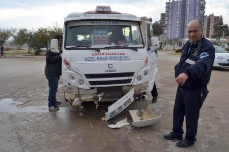 Kozan'da ambulans dolmuşla çarpıştı