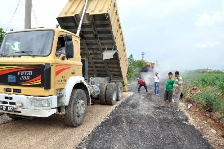 Kozan’da asfalt çalışmaları sürüyor