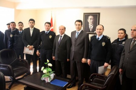 Kozan'da başarılı polisler ödüllendirildi