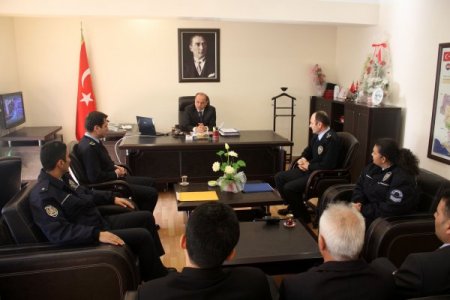 Kozan'da başarılı polisler ödüllendirildi