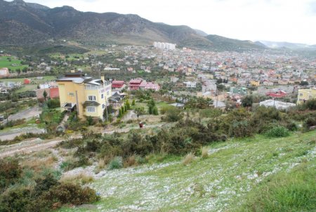 Kozan'da dolu yağışı etkili oldu