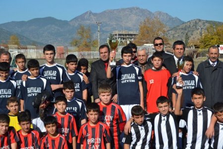 Kozan’da futbol turnuvası düzenlendi