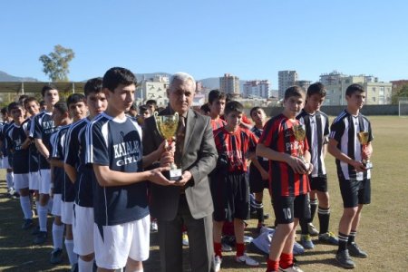 Kozan’da futbol turnuvası düzenlendi