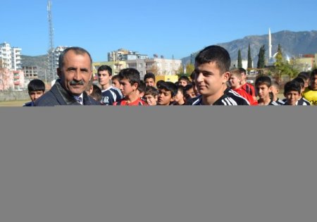 Kozan’da futbol turnuvası düzenlendi