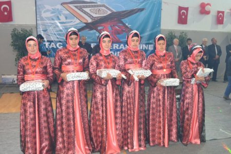 Kozan'da hafızlar taçlandı