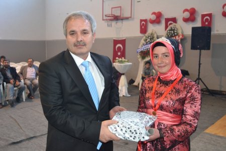 Kozan'da hafızlar taçlandı