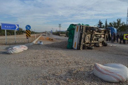 Kozan’da iki kamyonet çarpıştı: 3 yaralı