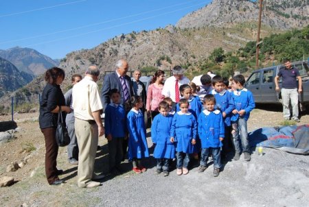 Kozan'da kardeş okuldan köy okuluna ziyaret