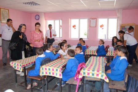 Kozan'da kardeş okuldan köy okuluna ziyaret