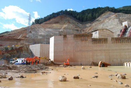 Kozan'da Kayıp 6 Baraj İşçisini Arama Çalışmaları Devam Ediyor